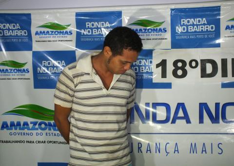 Homem mata o pai  com três facadas no dia do aniversário e é preso